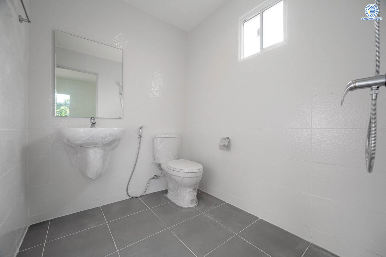 บ้านมือสองตกแต่งใหม่ โครงการ พฤกษาวิลเลจ10 บางใหญ่ หลังมุม เนื้อที่ 61 ตร.ว. ตอบโจทย์ทุกการอยู่อาศัย ฟังก์ชัน 3 ห้องนอน 2 ห้องน้ำ 1 ที่จอดรถ บรรยากาศเป็นส่วนตัว บนทำเลศักยภาพ เชื่อมต่อถนนกาญจนาภิเษก ใกล้เซ็นทรัลเวสต์เกต ทางด่วน "ศรีรัช" และรถไฟฟ้า "สถานีตลาดบางใหญ่"